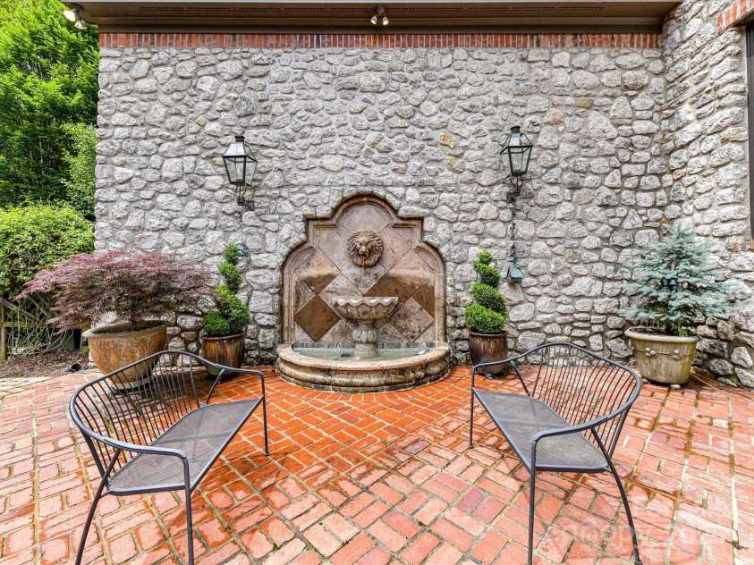 2240 La Maison Drive, Charlotte, NC 28226.  MLS# CAR4265534, YatesRealty ID 20790. 