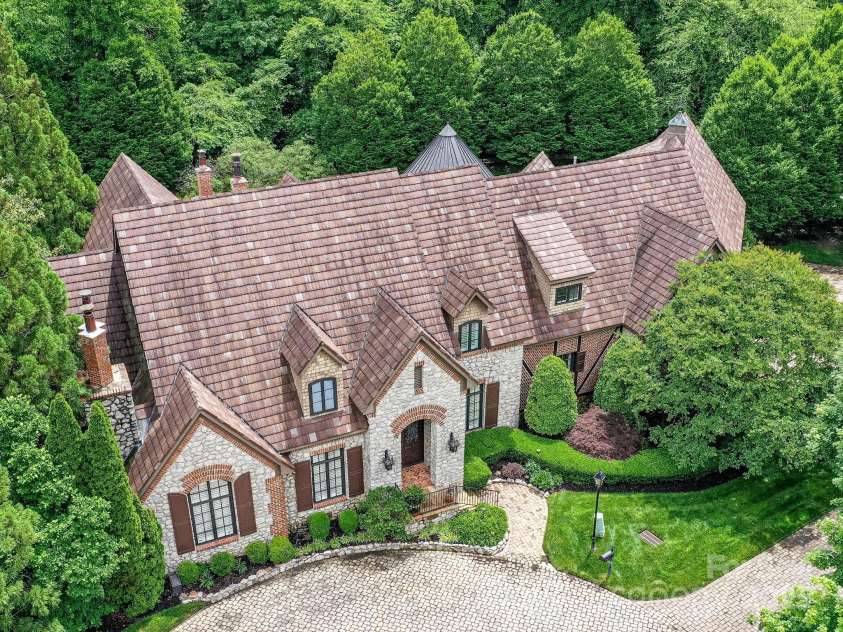 2240 La Maison Drive, Charlotte, NC 28226.  MLS# CAR4265534, YatesRealty ID 20790. 