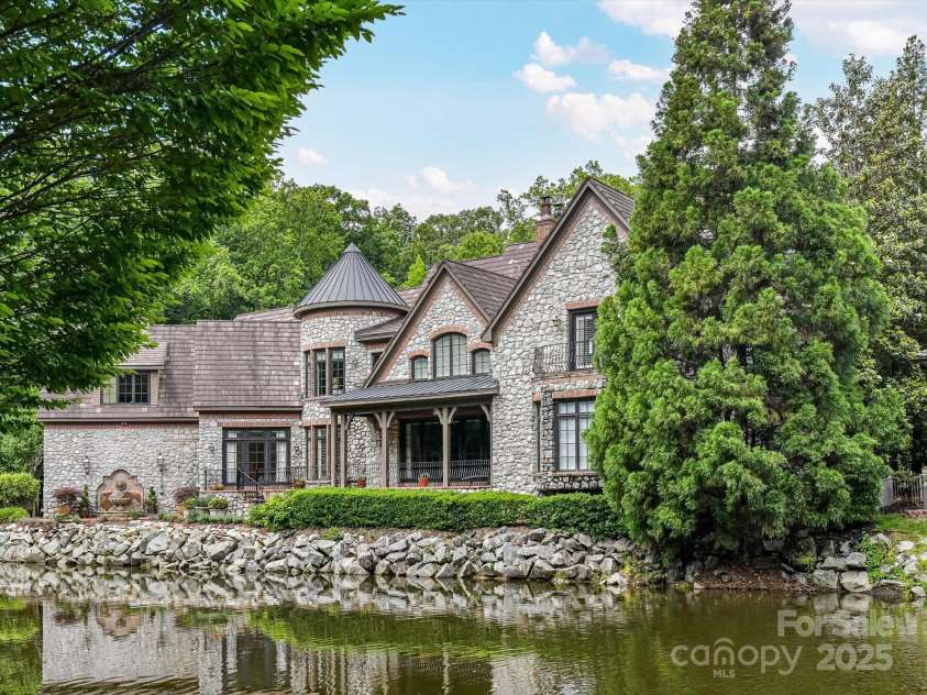 2240 La Maison Drive, Charlotte, NC 28226.  MLS# CAR4265534, YatesRealty ID 20790. 