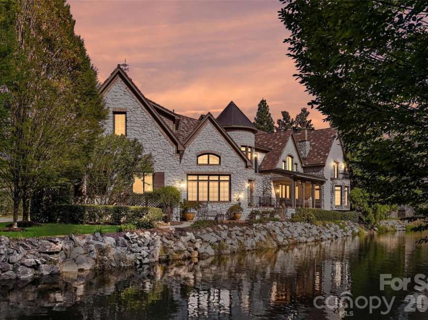 2240 La Maison Drive, Charlotte, NC 28226.  MLS# CAR4265534, YatesRealty ID 20790. 