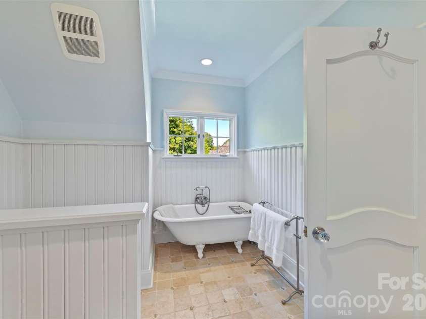 2240 La Maison Drive, Charlotte, NC 28226.  MLS# CAR4265534, YatesRealty ID 20790. 