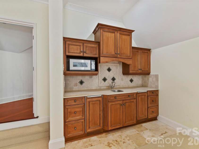 2240 La Maison Drive, Charlotte, NC 28226.  MLS# CAR4265534, YatesRealty ID 20790. 