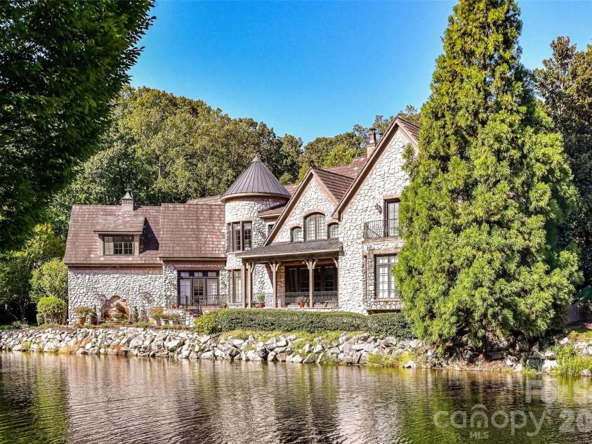 2240 La Maison Drive, Charlotte, NC 28226.  MLS# CAR4265534, YatesRealty ID 20790. 