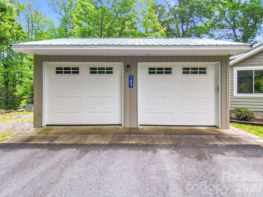 189 Friendly Circle, Saluda, NC 28773.  MLS# CAR4378687, YatesRealty ID 20791. 
