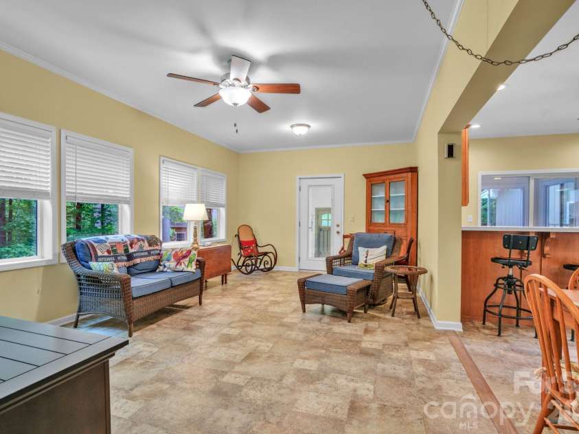 189 Friendly Circle, Saluda, NC 28773.  MLS# CAR4378687, YatesRealty ID 20791. 