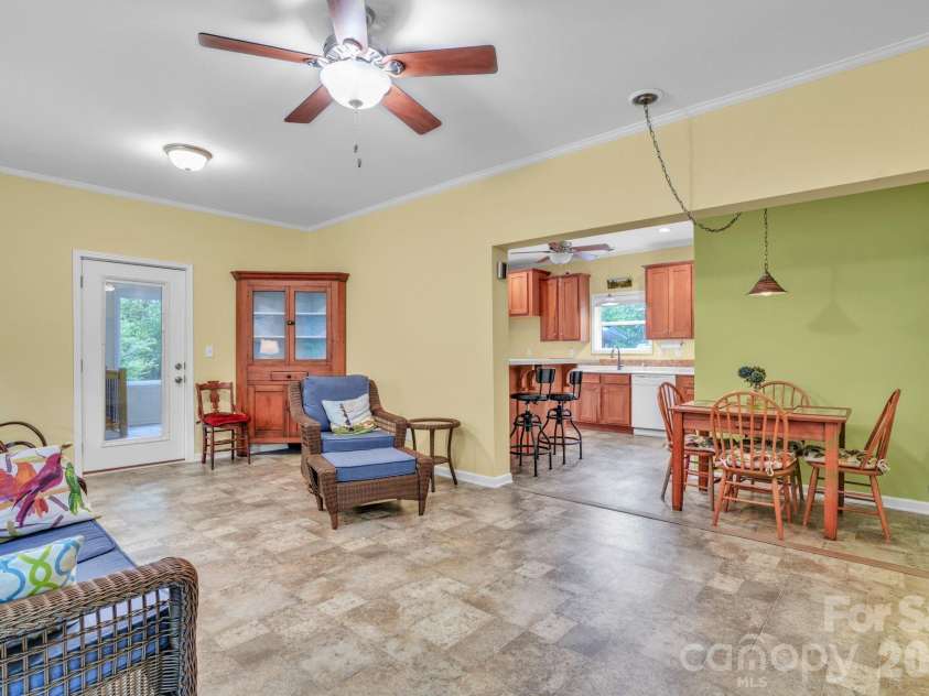 189 Friendly Circle, Saluda, NC 28773.  MLS# CAR4378687, YatesRealty ID 20791. 