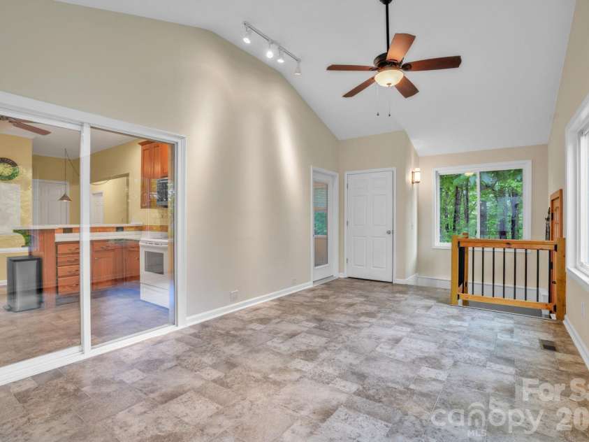 189 Friendly Circle, Saluda, NC 28773.  MLS# CAR4378687, YatesRealty ID 20791. 