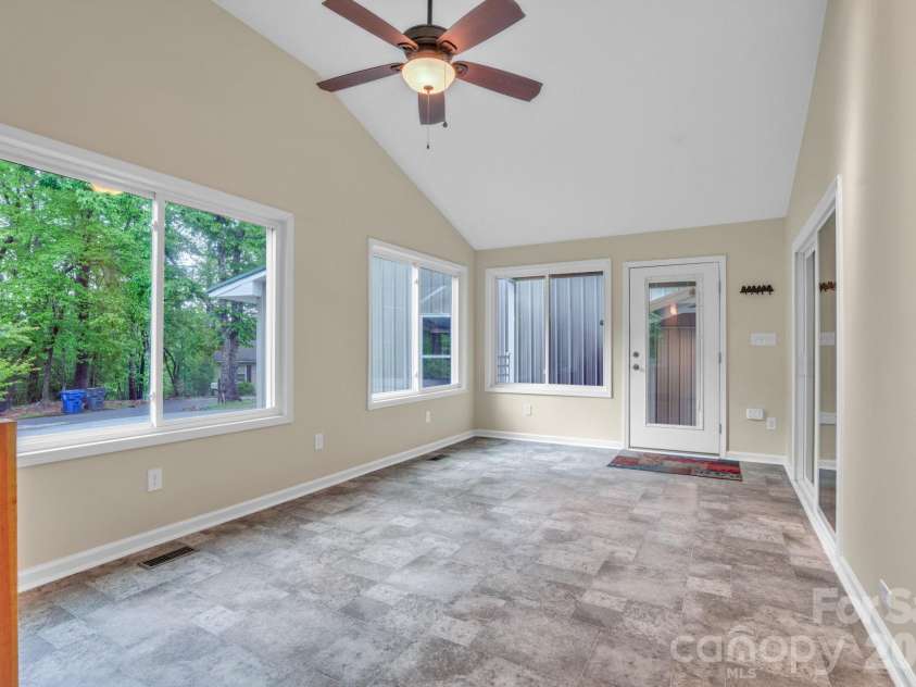 189 Friendly Circle, Saluda, NC 28773.  MLS# CAR4378687, YatesRealty ID 20791. 