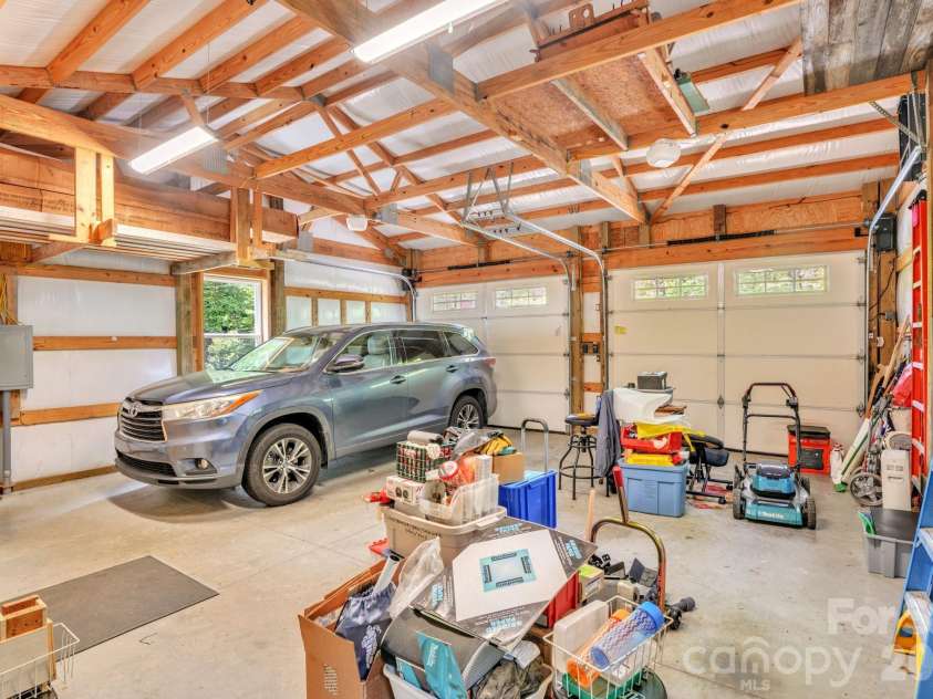 189 Friendly Circle, Saluda, NC 28773.  MLS# CAR4378687, YatesRealty ID 20791. 