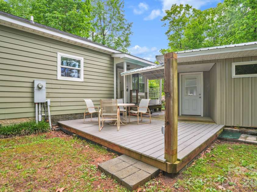 189 Friendly Circle, Saluda, NC 28773.  MLS# CAR4378687, YatesRealty ID 20791. 