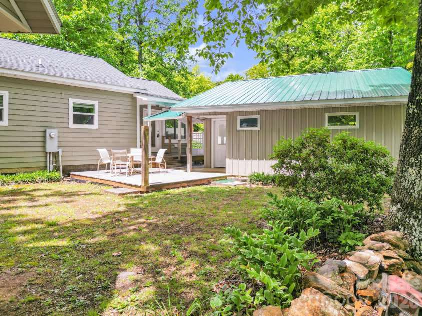 189 Friendly Circle, Saluda, NC 28773.  MLS# CAR4378687, YatesRealty ID 20791. 