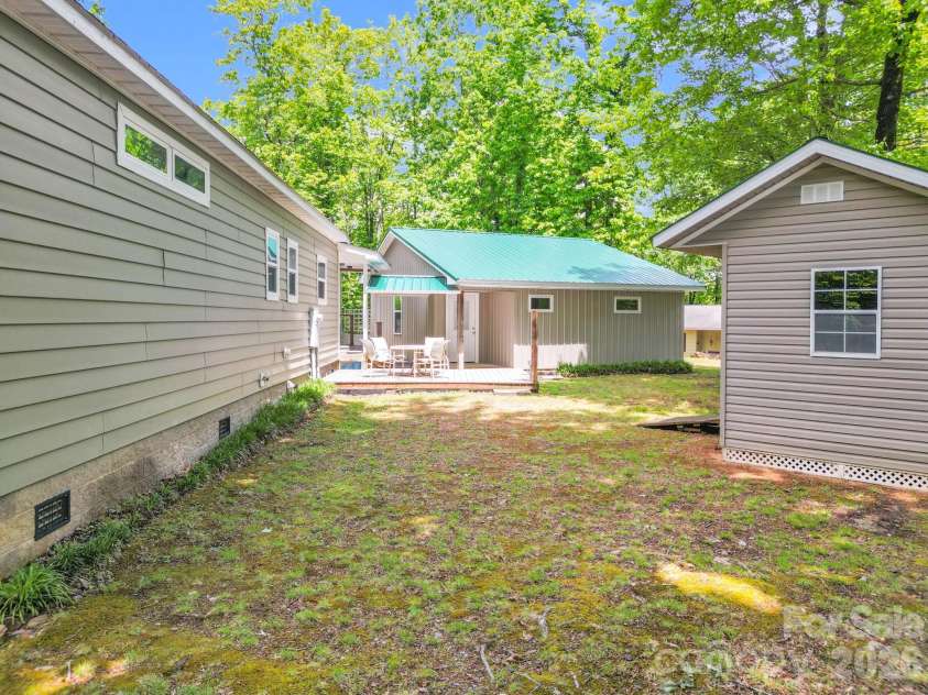 189 Friendly Circle, Saluda, NC 28773.  MLS# CAR4378687, YatesRealty ID 20791. 