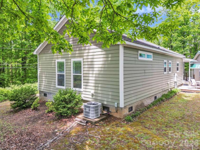 189 Friendly Circle, Saluda, NC 28773.  MLS# CAR4378687, YatesRealty ID 20791. 
