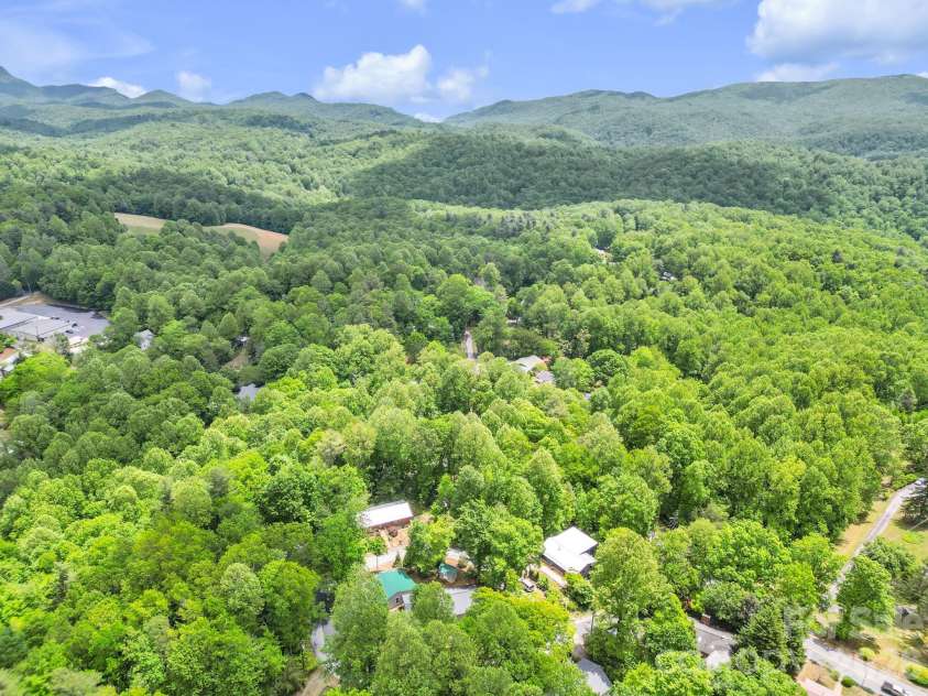 189 Friendly Circle, Saluda, NC 28773.  MLS# CAR4378687, YatesRealty ID 20791. 