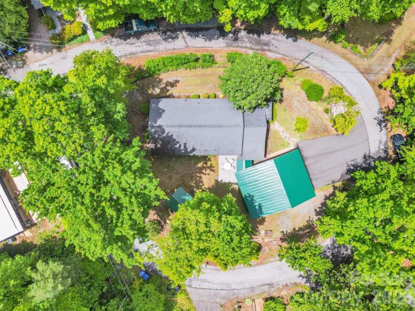 189 Friendly Circle, Saluda, NC 28773.  MLS# CAR4378687, YatesRealty ID 20791. 