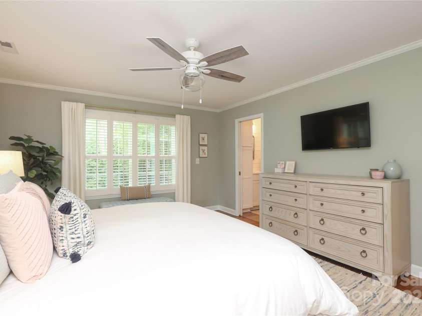 4126 Tyndale Avenue, Charlotte, NC 28210.  MLS# CAR4268563, YatesRealty ID 20792. 