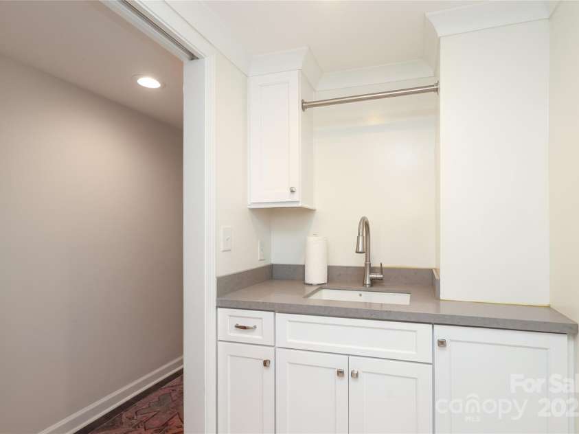 4126 Tyndale Avenue, Charlotte, NC 28210.  MLS# CAR4268563, YatesRealty ID 20792. 