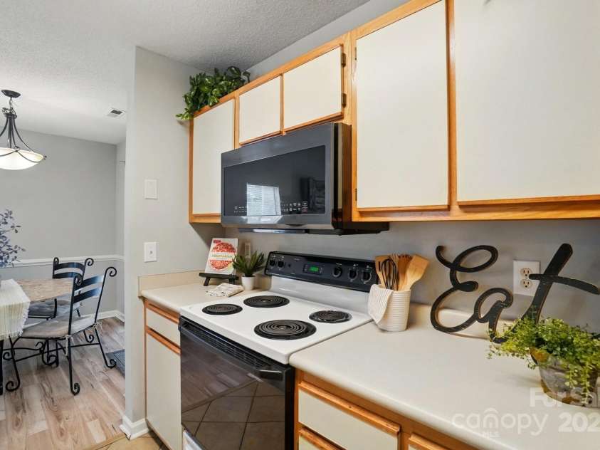 317 Cedarcroft Drive, Mooresville, NC 28115.  MLS# CAR4259649, YatesRealty ID 20793. 