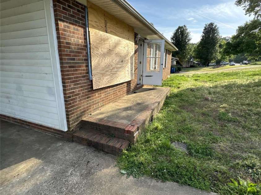 721 Lakehurst Street, Shelby, NC 28150.  MLS# CAR4372671, YatesRealty ID 20793. 