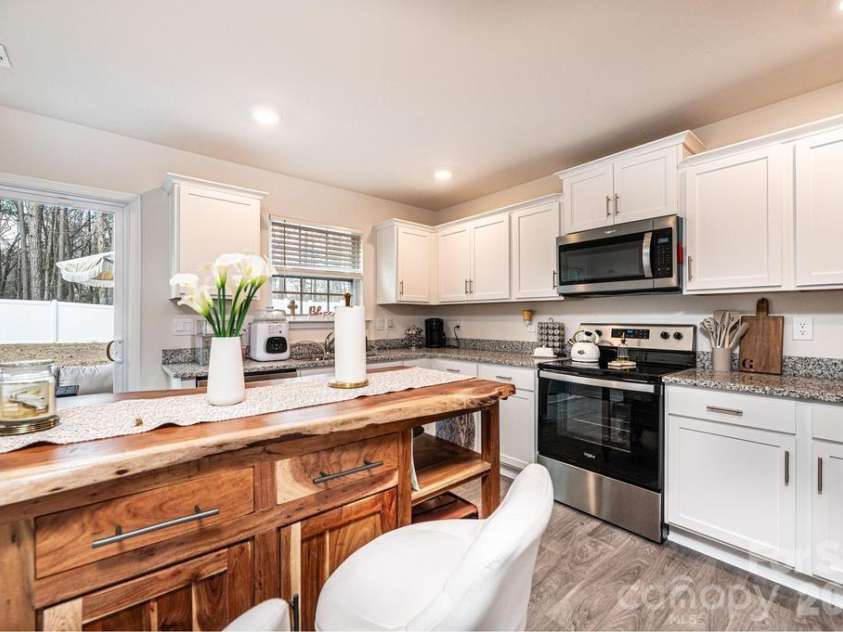 1808 Bright Hope Lane, Dallas, NC 28034.  MLS# CAR4356770, YatesRealty ID 20794. 