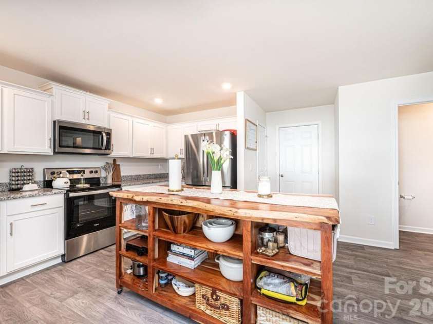 1808 Bright Hope Lane, Dallas, NC 28034.  MLS# CAR4356770, YatesRealty ID 20794. 