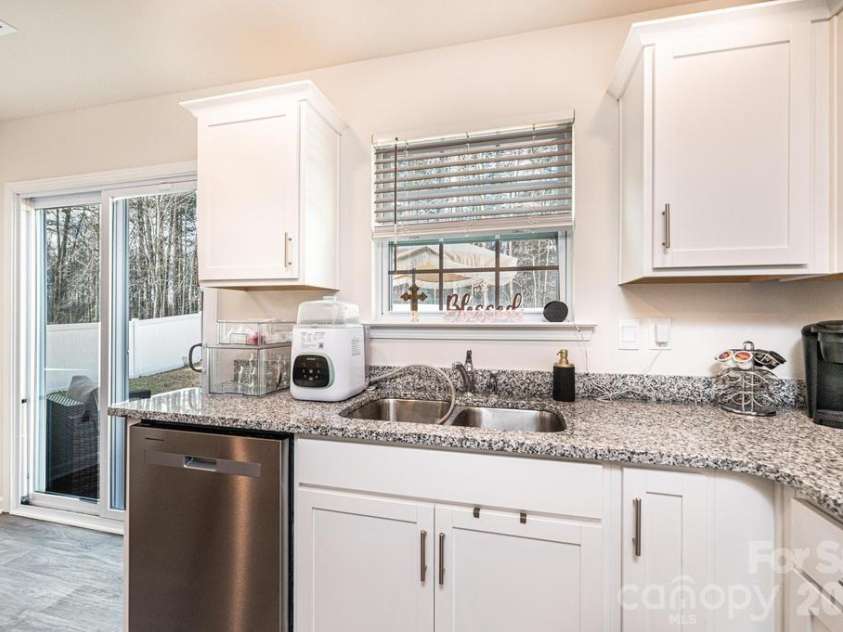 1808 Bright Hope Lane, Dallas, NC 28034.  MLS# CAR4356770, YatesRealty ID 20794. 