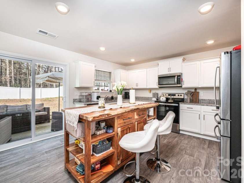 1808 Bright Hope Lane, Dallas, NC 28034.  MLS# CAR4356770, YatesRealty ID 20794. 