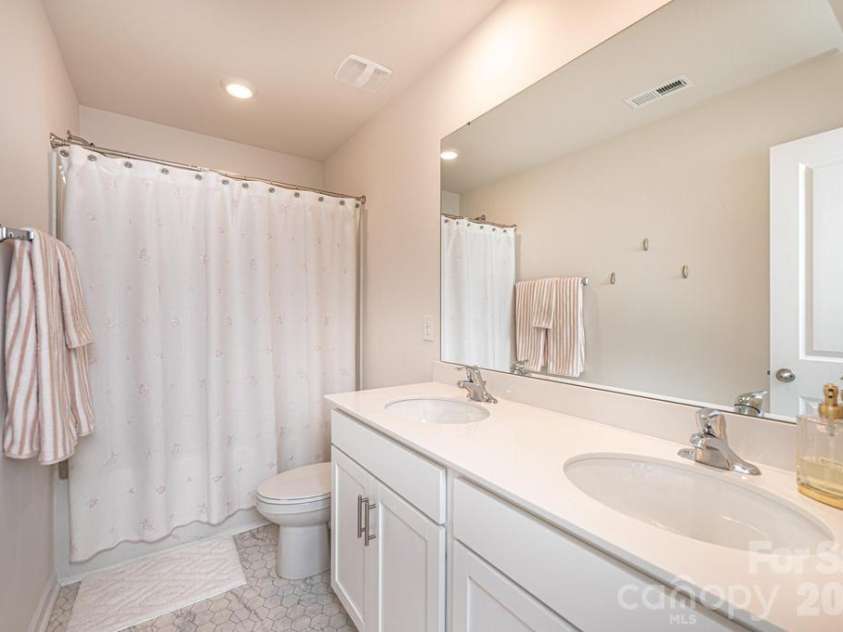 1808 Bright Hope Lane, Dallas, NC 28034.  MLS# CAR4356770, YatesRealty ID 20794. 