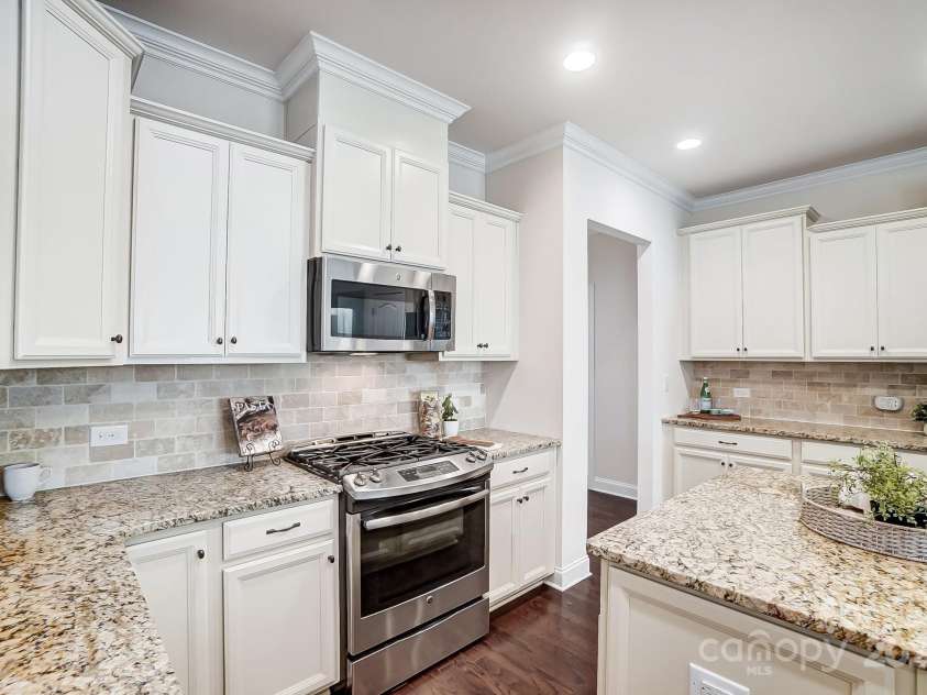 5021 Henshaw Road, Waxhaw, NC 28173.  MLS# CAR4192379, YatesRealty ID 20794. 