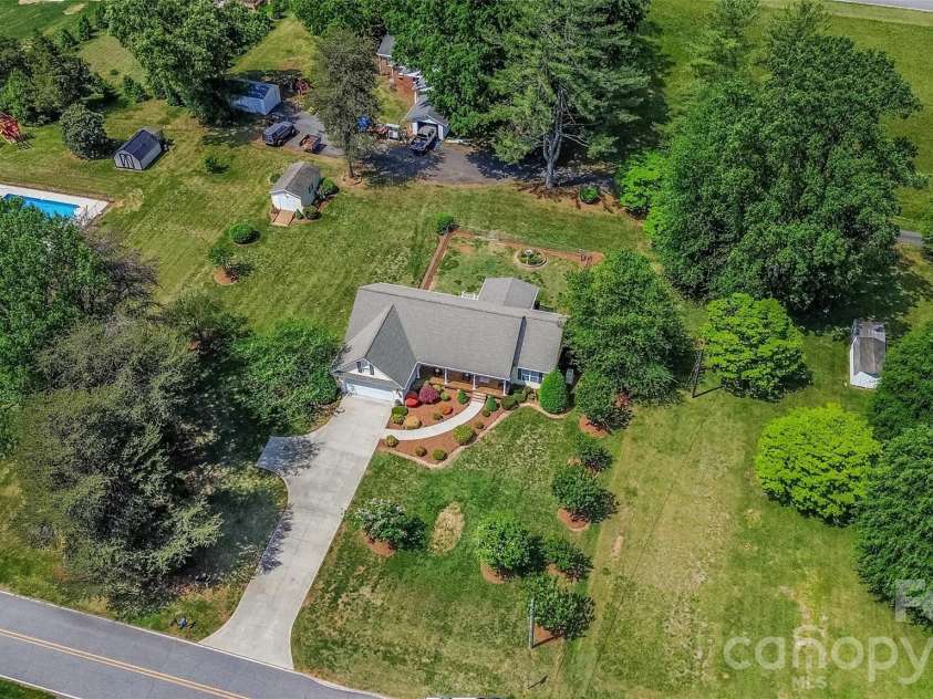 183 Devon Lane, Statesville, NC 28625.  MLS# CAR4377777, YatesRealty ID 20795. 