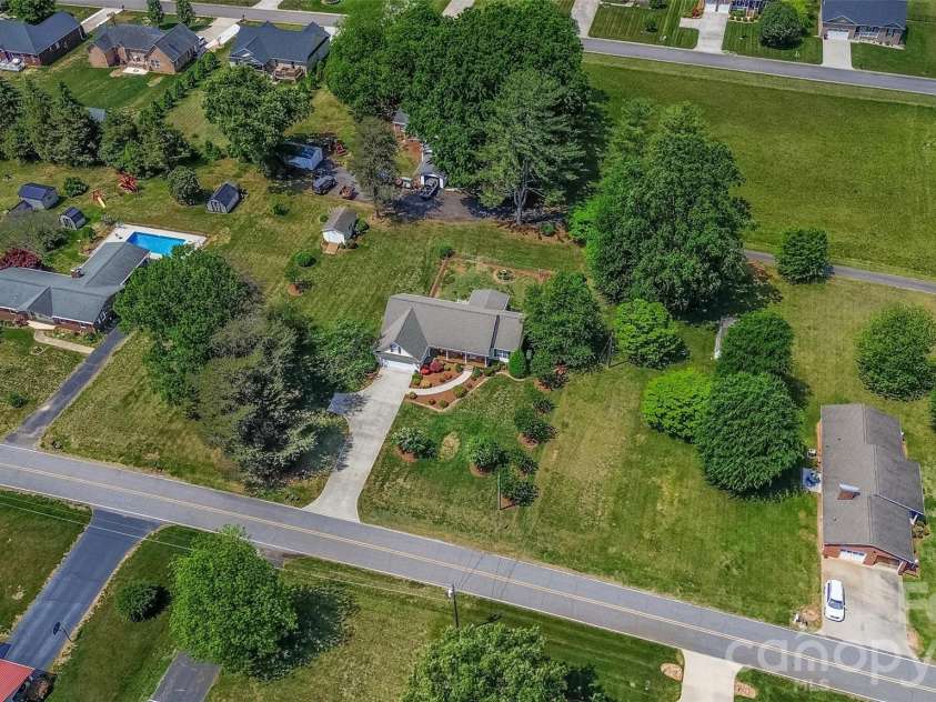183 Devon Lane, Statesville, NC 28625.  MLS# CAR4377777, YatesRealty ID 20795. 
