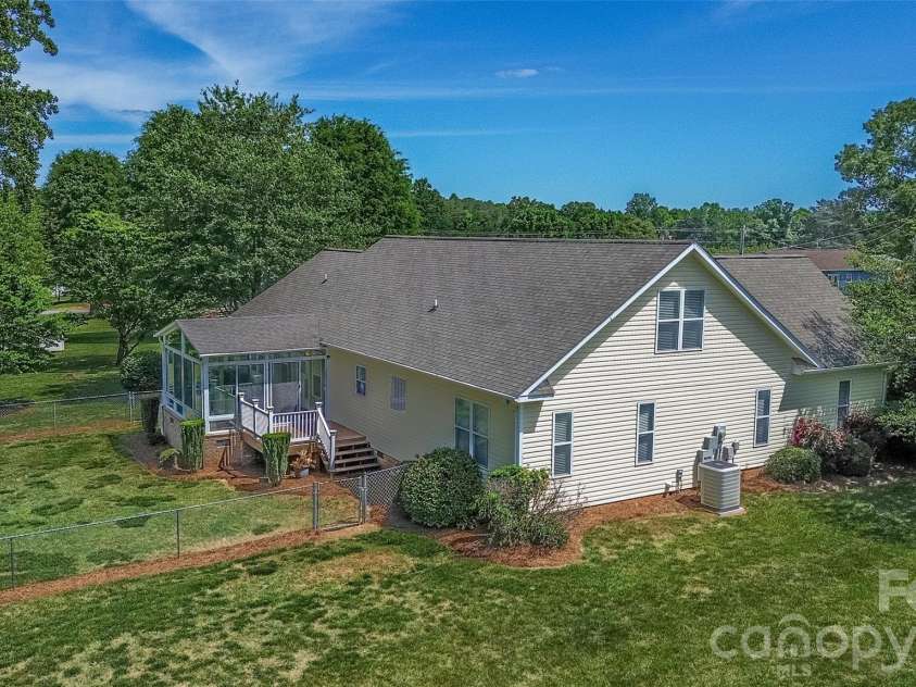 183 Devon Lane, Statesville, NC 28625.  MLS# CAR4377777, YatesRealty ID 20795. 