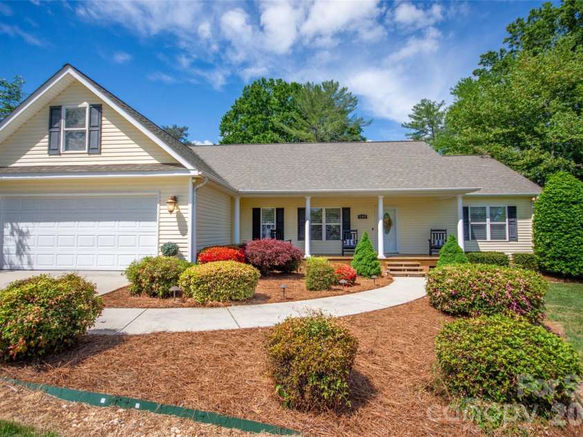 183 Devon Lane, Statesville, NC 28625.  MLS# CAR4377777, YatesRealty ID 20795. 