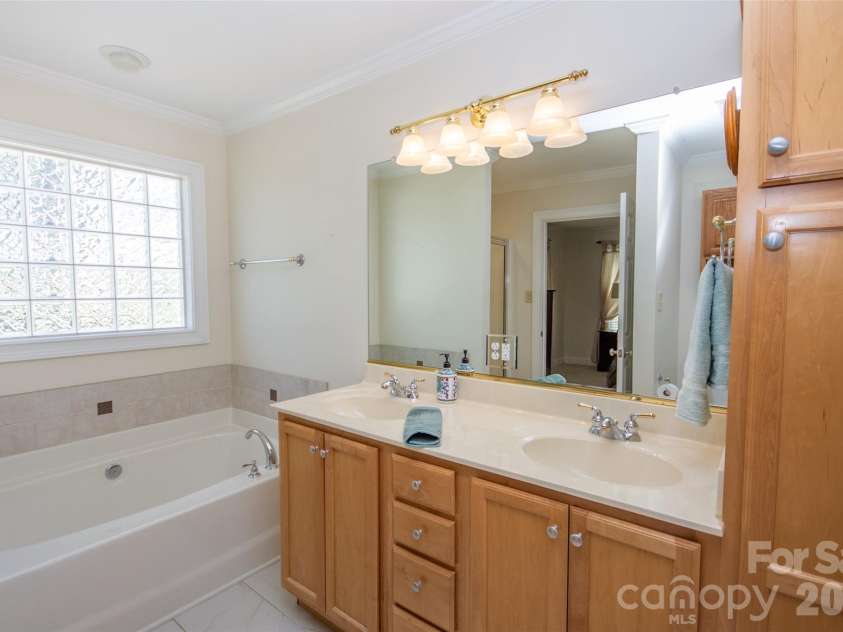 183 Devon Lane, Statesville, NC 28625.  MLS# CAR4377777, YatesRealty ID 20795. 