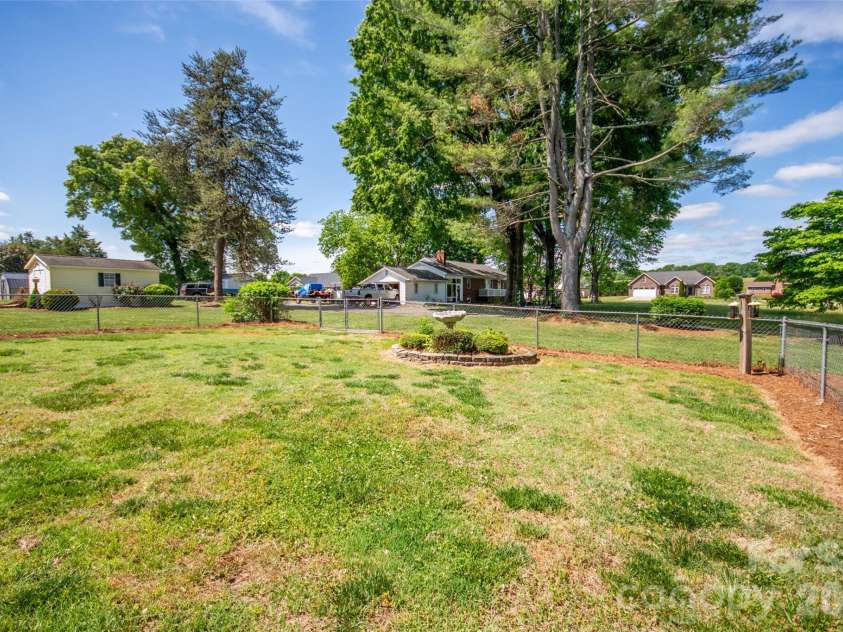 183 Devon Lane, Statesville, NC 28625.  MLS# CAR4377777, YatesRealty ID 20795. 