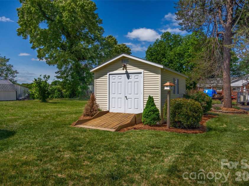 183 Devon Lane, Statesville, NC 28625.  MLS# CAR4377777, YatesRealty ID 20795. 