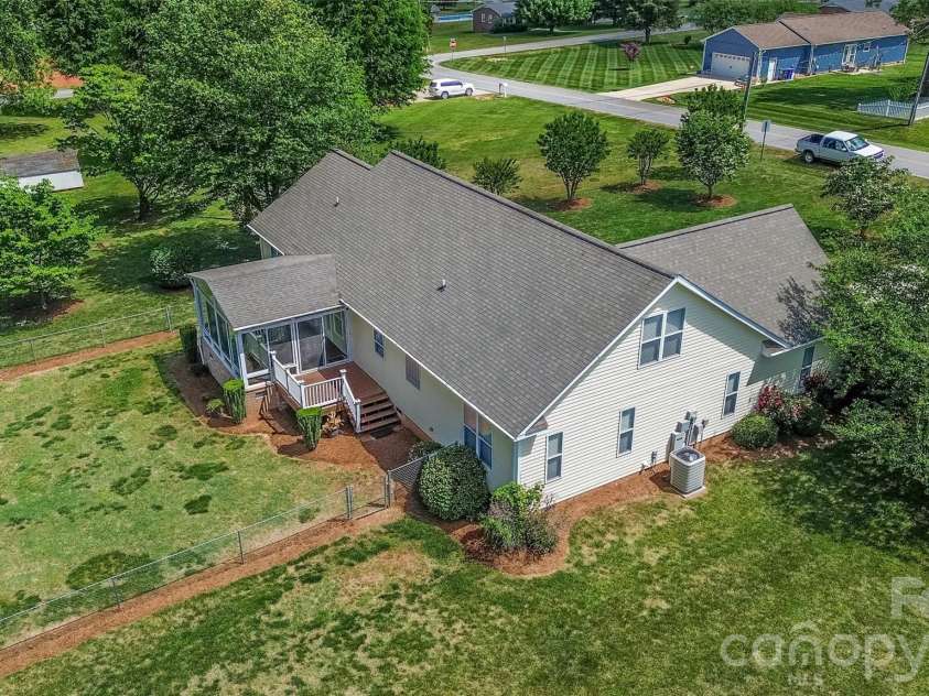 183 Devon Lane, Statesville, NC 28625.  MLS# CAR4377777, YatesRealty ID 20795. 