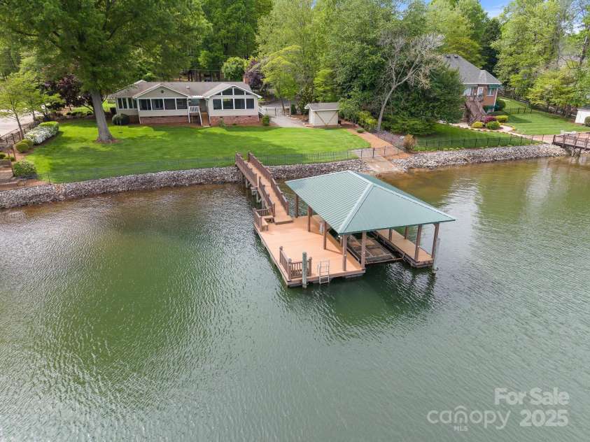 173 Riverwood Road, Mooresville, NC 28117.  MLS# CAR4270885, YatesRealty ID 20796. 