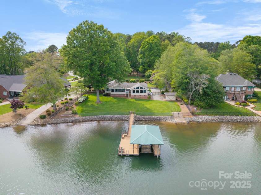 173 Riverwood Road, Mooresville, NC 28117.  MLS# CAR4270885, YatesRealty ID 20796. 
