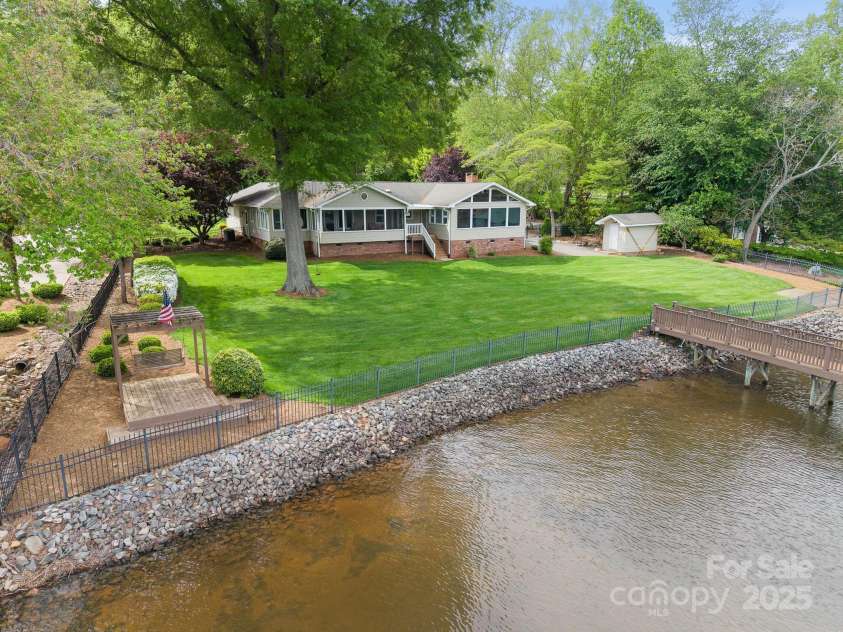173 Riverwood Road, Mooresville, NC 28117.  MLS# CAR4270885, YatesRealty ID 20796. 
