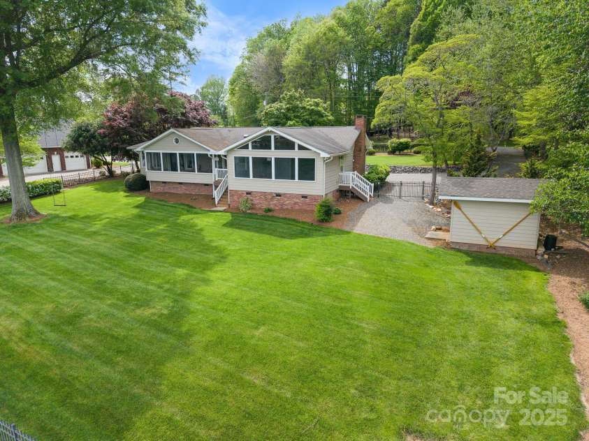 173 Riverwood Road, Mooresville, NC 28117.  MLS# CAR4270885, YatesRealty ID 20796. 