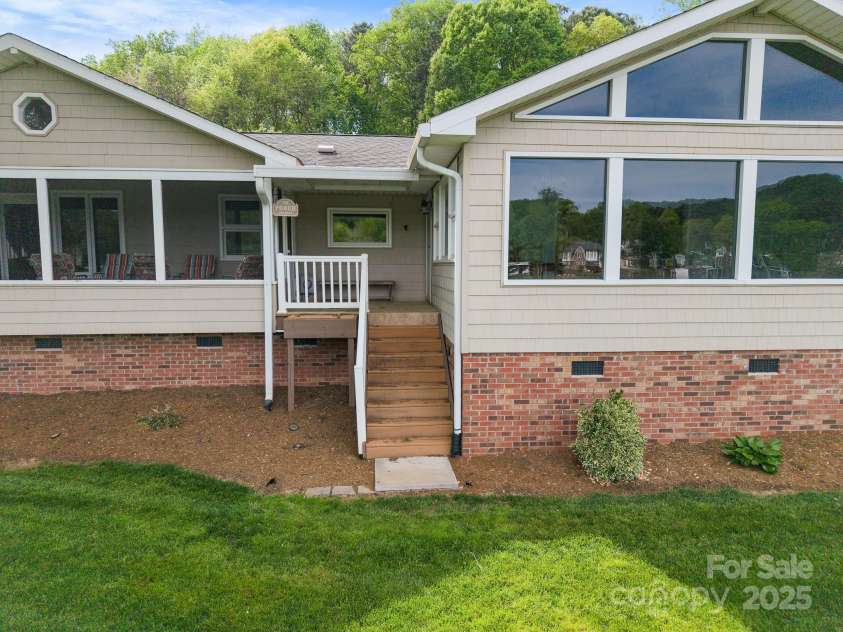 173 Riverwood Road, Mooresville, NC 28117.  MLS# CAR4270885, YatesRealty ID 20796. 