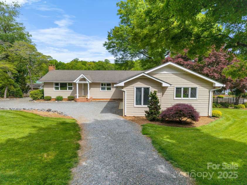 173 Riverwood Road, Mooresville, NC 28117.  MLS# CAR4270885, YatesRealty ID 20796. 