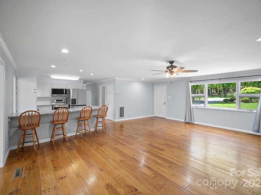 173 Riverwood Road, Mooresville, NC 28117.  MLS# CAR4270885, YatesRealty ID 20796. 