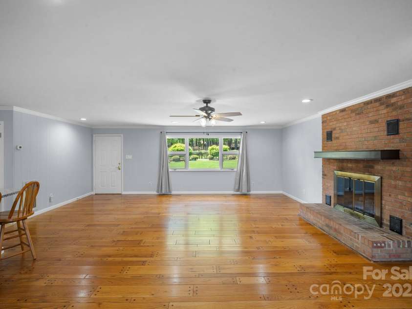 173 Riverwood Road, Mooresville, NC 28117.  MLS# CAR4270885, YatesRealty ID 20796. 