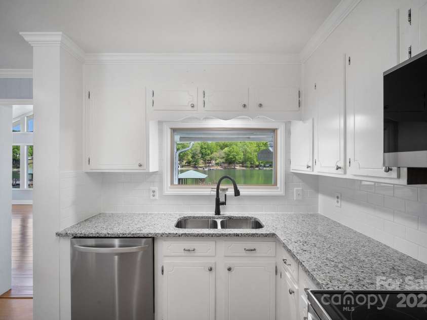 173 Riverwood Road, Mooresville, NC 28117.  MLS# CAR4270885, YatesRealty ID 20796. 