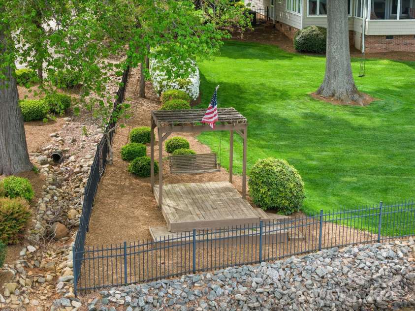173 Riverwood Road, Mooresville, NC 28117.  MLS# CAR4270885, YatesRealty ID 20796. 