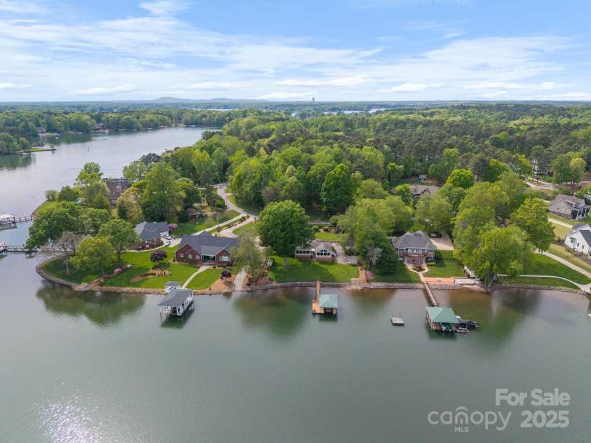 173 Riverwood Road, Mooresville, NC 28117.  MLS# CAR4270885, YatesRealty ID 20796. 