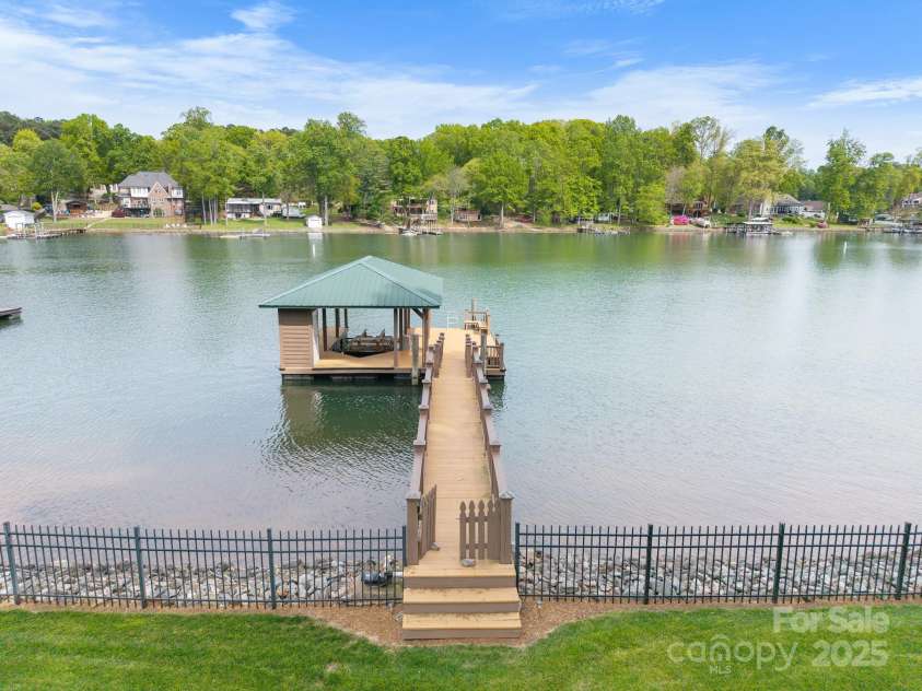 173 Riverwood Road, Mooresville, NC 28117.  MLS# CAR4270885, YatesRealty ID 20796. 