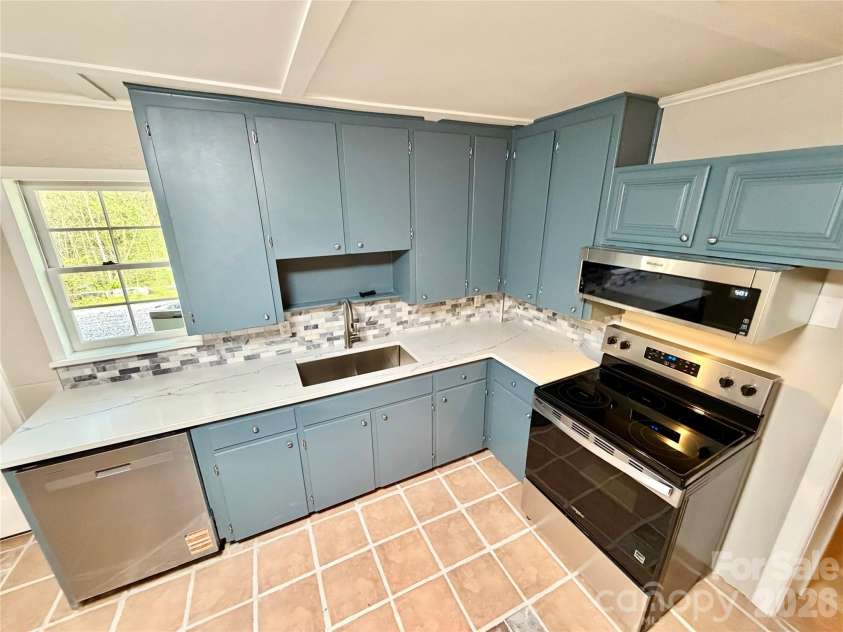 6530 Curlee Road, Conover, NC 28613.  MLS# CAR4365765, YatesRealty ID 20797. 